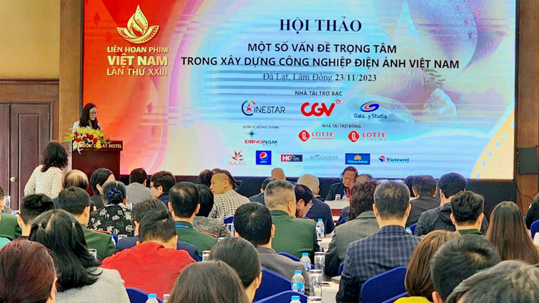 Cùng các kiến nghị, đề xuất được trao đổi nhằm gợi mở, xây dựng, thúc đẩy sự phát triển công nghiệp điện ảnh Việt Nam trong thời gian tới. Cùng các kiến nghị, đề xuất được trao đổi nhằm gợi mở, xây dựng, thúc đẩy sự phát triển công nghiệp điện ảnh Việt Nam trong thời gian tới.