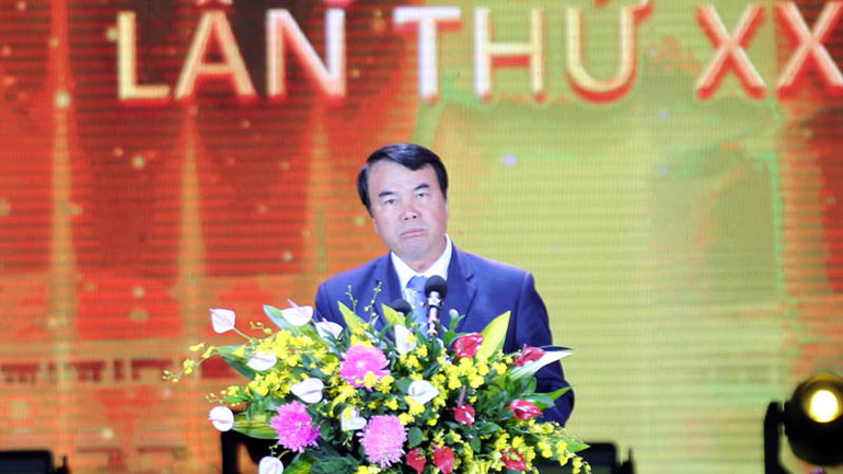 Phó Chủ tịch Ủy ban nhân dân tỉnh Lâm Đồng Phạm S phát biểu tại lễ khai mạc.