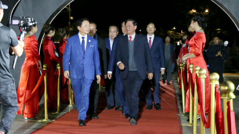 Phó Thủ tướng Trần Hồng Hà và Bí thư Tỉnh ủy Lâm Đồng Trần Đức Quận, cùng các đại biểu dự khai mạc Liên hoan Phim Việt Nam lần thứ 23.