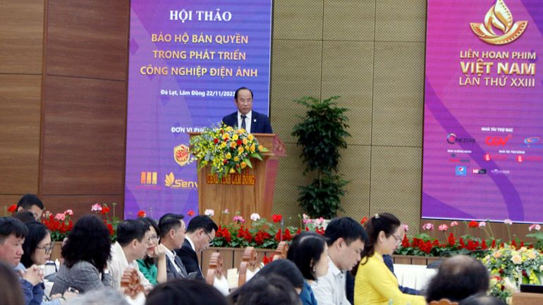 Đại biểu trình bày ý kiến tham luận tại hội thảo. Đại biểu trình bày ý kiến tham luận tại hội thảo.