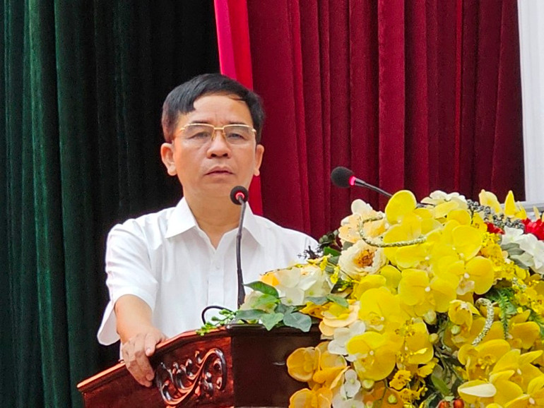 Lãnh đạo huyện Quảng Xương phát biểu tại buổi họp báo. Lãnh đạo huyện Quảng Xương phát biểu tại buổi họp báo.