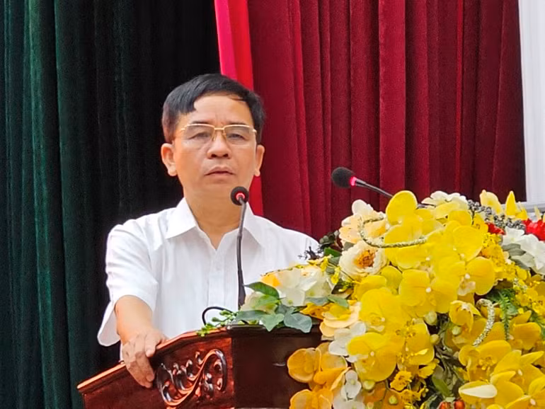 Lãnh đạo huyện Quảng Xương phát biểu tại buổi họp báo.