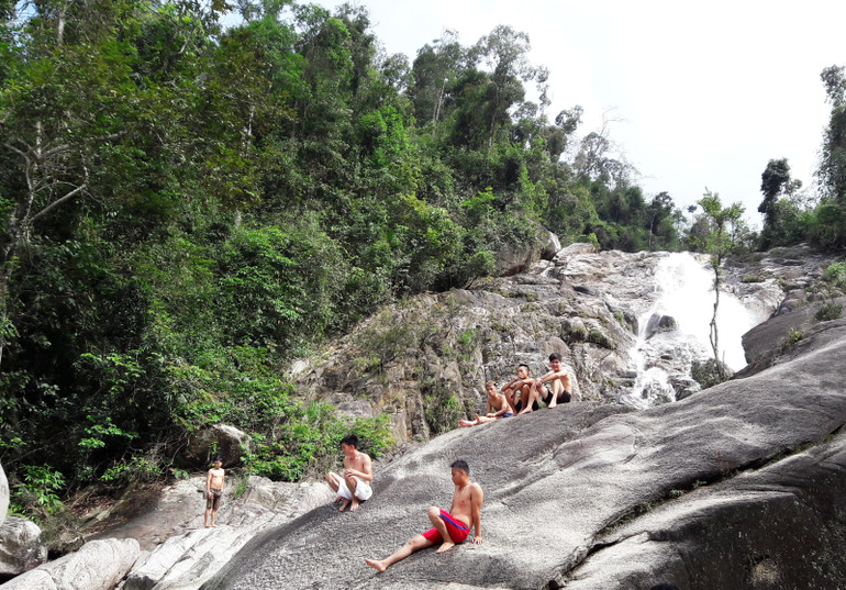 Thác Ma Hao ở xã Trí Nang, huyện Lang Chánh. Thác Ma Hao ở xã Trí Nang, huyện Lang Chánh.