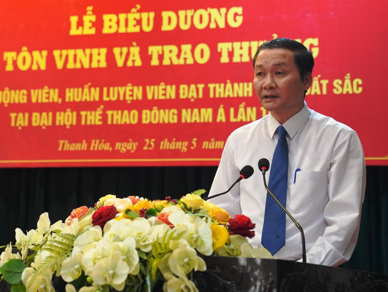 Chủ tịch Ủy ban nhân dân tỉnh Thanh Hóa phát biểu tại lễ tôn vinh, trao thưởng cho vận động viên, huấn luyện viên. Chủ tịch Ủy ban nhân dân tỉnh Thanh Hóa phát biểu tại lễ tôn vinh, trao thưởng cho vận động viên, huấn luyện viên.