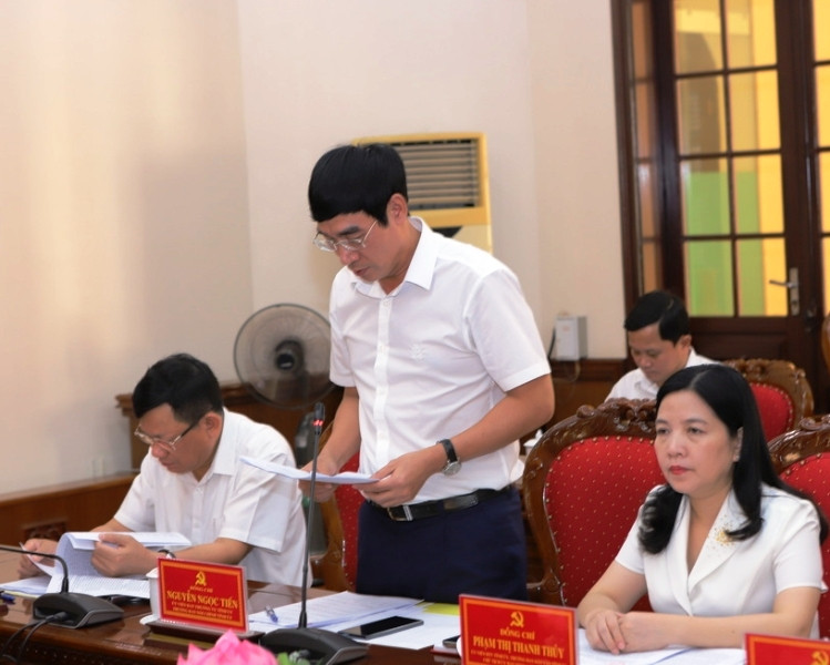 Lãnh đạo Ban Nội chính Tỉnh ủy Thanh Hóa trình bày báo cáo tại buổi làm việc. Lãnh đạo Ban Nội chính Tỉnh ủy Thanh Hóa trình bày báo cáo tại buổi làm việc.