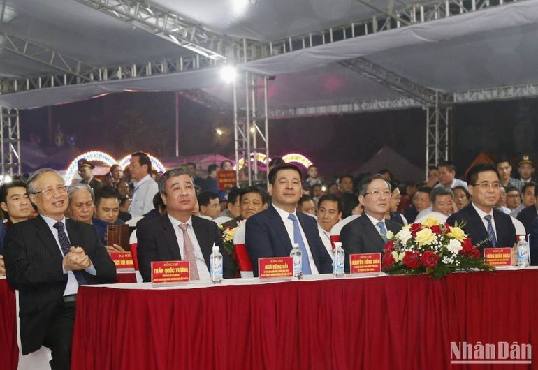 Các đại biểu dự khai mạc Lễ hội đền Trần tỉnh Thái Bình.