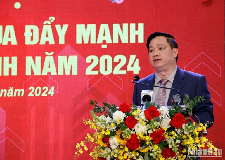 Chủ tịch Ủy ban nhân dân tỉnh Thái Bình Nguyễn Khắc Thận cam kết đồng hành cùng doanh nghiệp và yêu cầu các sở, ngành, địa phương tạo điều kiện thuận lợi trong giải quyết thủ tục hành chính. Chủ tịch Ủy ban nhân dân tỉnh Thái Bình Nguyễn Khắc Thận cam kết đồng hành cùng doanh nghiệp và yêu cầu các sở, ngành, địa phương tạo điều kiện thuận lợi trong giải quyết thủ tục hành chính.