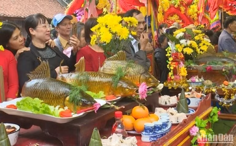 Thi cỗ cá - một nét văn hóa đặc trưng chỉ có trong Lễ hội đền Trần Thái Bình.
