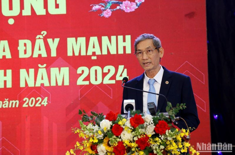 Chủ tịch Hiệp hội Doanh nghiệp tỉnh Thái Bình Đỗ Văn Vẻ đề nghị cộng đồng doanh nghiệp nắm bắt thời cơ tăng tốc và bứt phá trong năm 2024. Chủ tịch Hiệp hội Doanh nghiệp tỉnh Thái Bình Đỗ Văn Vẻ đề nghị cộng đồng doanh nghiệp nắm bắt thời cơ tăng tốc và bứt phá trong năm 2024.