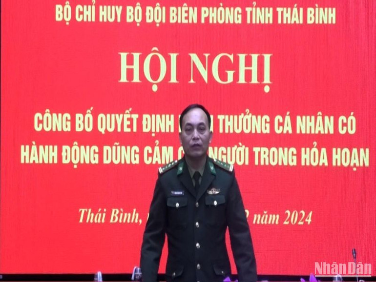 Chỉ huy trưởng Bộ đội Biên phòng tỉnh Thái Bình đánh giá cao hành động mưu trí, dũng cảm của các quân nhân trong vụ hỏa hoạn tại thành phố Thái Bình rạng sáng 2/2/2024.