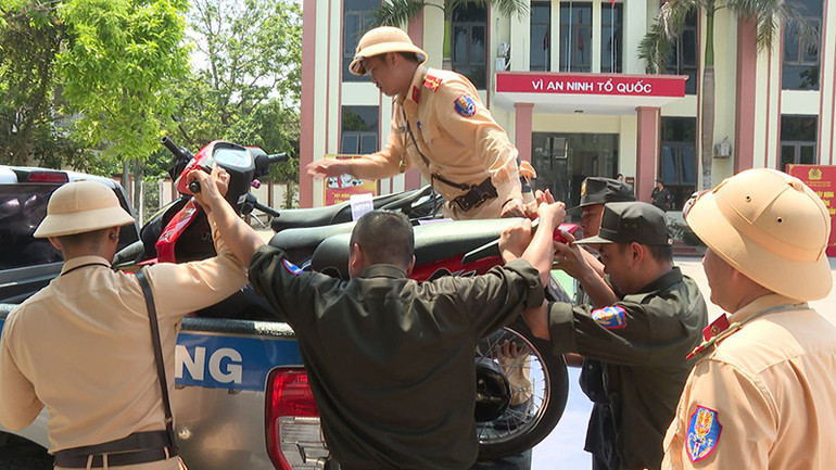 Công an Thanh Hóa tạm giữ phương tiện vi phạm trật tự, an toàn giao thông.