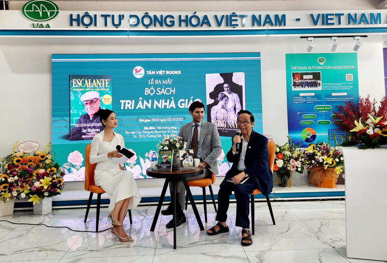 GS, TS, NGND Nguyễn Lân Dũng chia sẻ tại buổi giới thiệu sách. GS, TS, NGND Nguyễn Lân Dũng chia sẻ tại buổi giới thiệu sách.