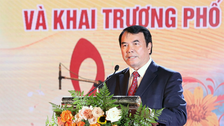 Phó Chủ tịch Ủy ban nhân dân tỉnh Lâm Đồng Phạm S phát biểu tại lễ bế mạc Tuần lễ vàng du lịch Lâm Đồng năm 2024.