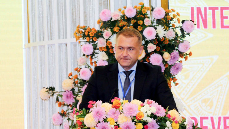 Đại diện nhà đầu tư phát biểu ý kiến tại hội nghị.