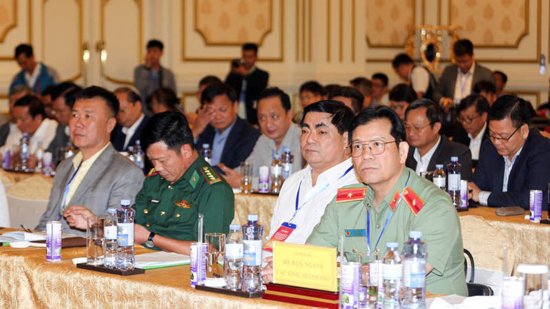 Đại biểu tham dự hội nghị. Đại biểu tham dự hội nghị.