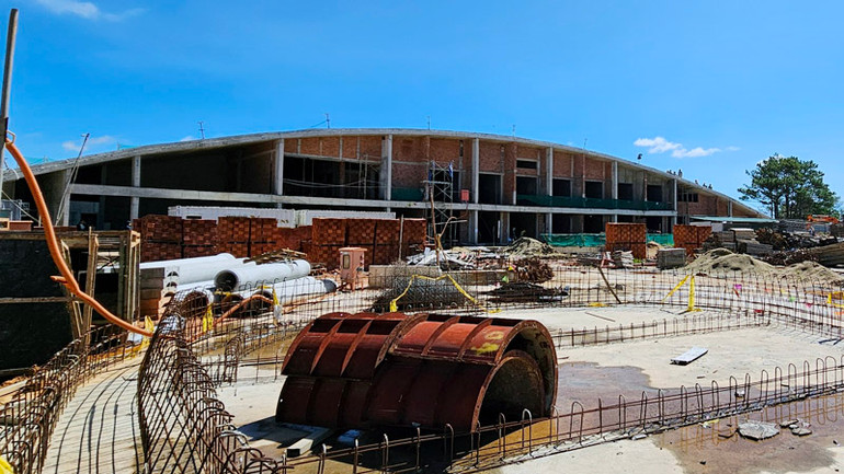 Khối công trình thi công sai phép thuộc dự án tòa nhà câu lạc bộ golf.