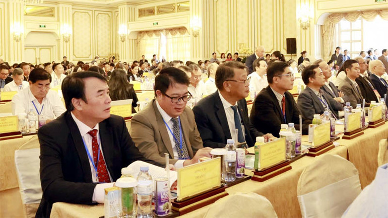 Lãnh đạo tỉnh Lâm Đồng tham dự hội nghị.