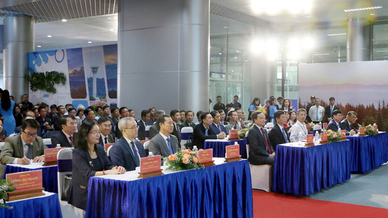 Các đại biểu tham dự lễ công bố.