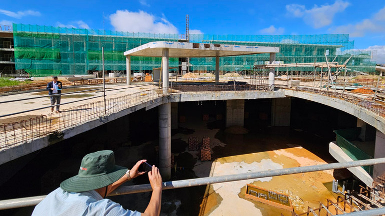 Khối công trình vi phạm thuộc dự án tòa nhà câu lạc bộ golf.