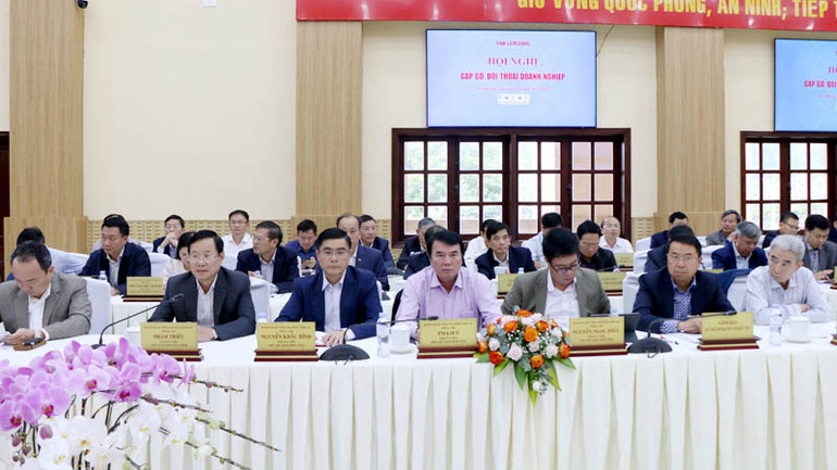 Lãnh đạo tỉnh Lâm Đồng tham dự hội nghị.