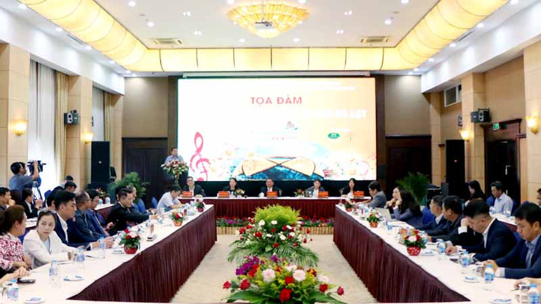 Quang cảnh tọa đàm.