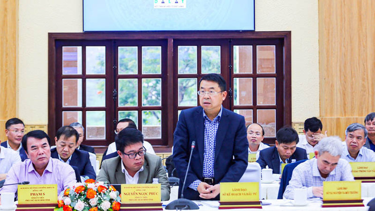 Đại diện sở, ngành giải đáp các kiến nghị, đề xuất của doanh nghiệp.