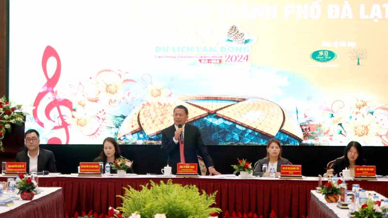 Phó Chủ tịch Ủy ban nhân dân thành phố Đà Lạt Võ Ngọc Trình phát biểu ý kiến tại tọa đàm.