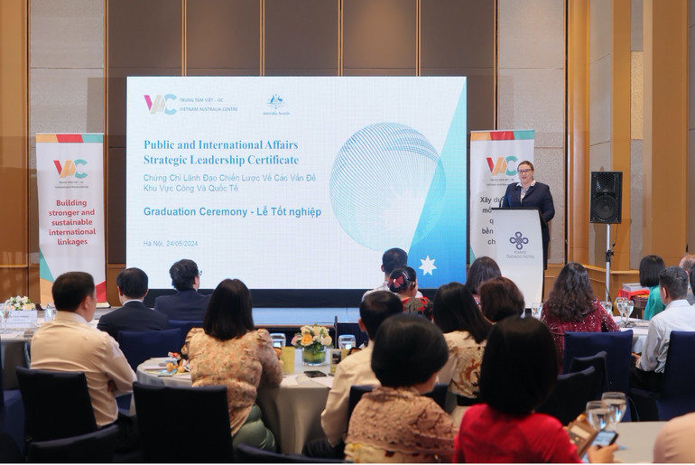 Đại diện Đại sứ quán Australia, bà Carol Holmes, Quyền Phó Đại sứ phát biểu.