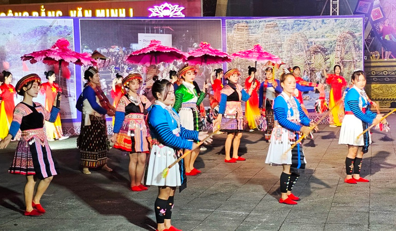 Trang phục truyền thống các của dân tộc ở Thanh Hóa.