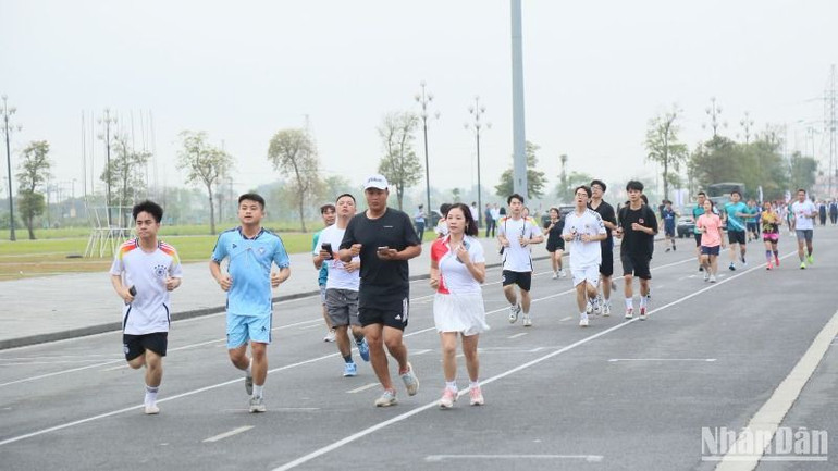 Các vận động viên tham gia giải chạy “BIDV Run-Vì cuộc sống xanh”.