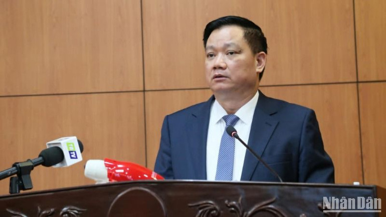 Bí thư Tỉnh ủy Thái Bình Nguyễn Khắc Thận phát biểu, làm rõ một số công việc cần triển khai ngay trong thời gian tới tại địa phương. Bí thư Tỉnh ủy Thái Bình Nguyễn Khắc Thận phát biểu, làm rõ một số công việc cần triển khai ngay trong thời gian tới tại địa phương.