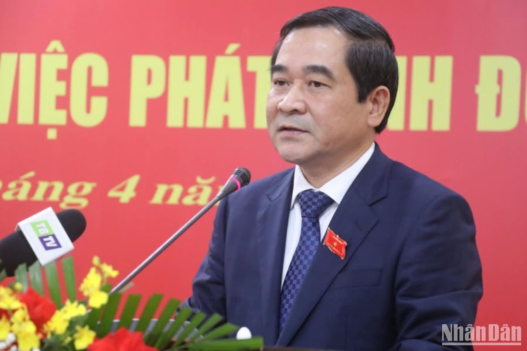 Đồng chí Nguyễn Tiến Thành, Phó Bí thư Thường trực Tỉnh ủy, Chủ tịch Hội đồng nhân dân tỉnh Thái Bình phát biểu ý kiến.