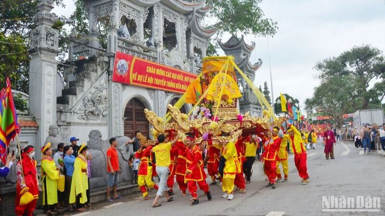 Lễ hội Tiên La gắn với tín ngưỡng thờ Mẫu của người Việt.