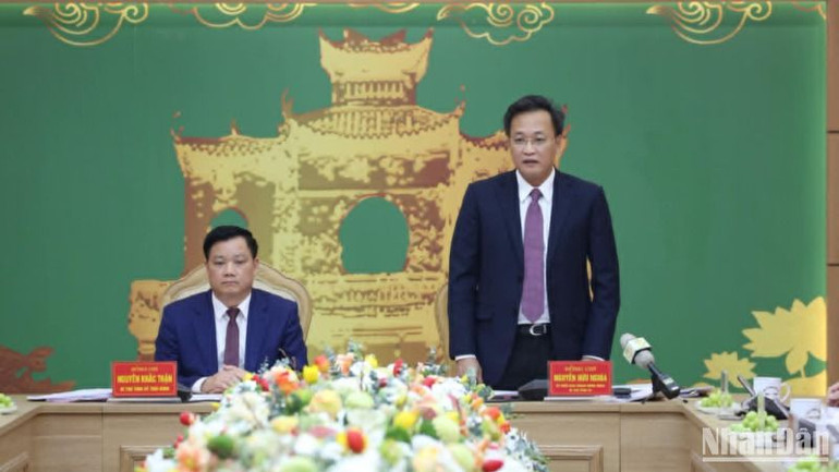 Đồng chí Nguyễn Hữu Nghĩa, Bí thư Tỉnh ủy Hưng Yên phát biểu ý kiến.