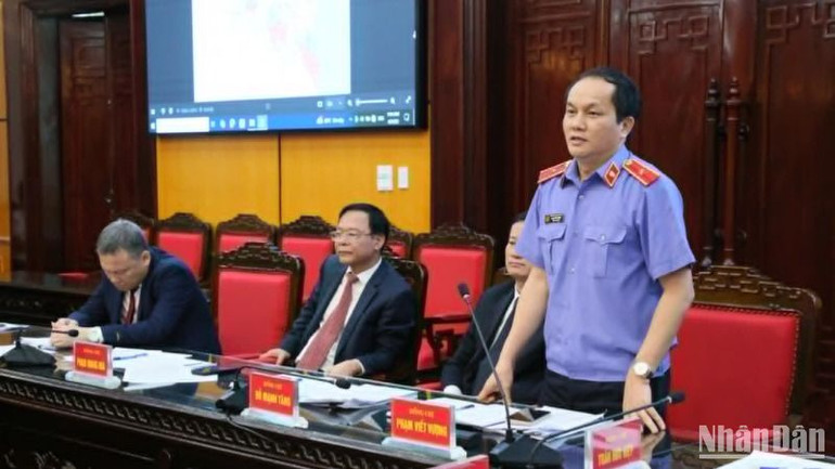 Các đại biểu phát biểu ý kiến thẳng thắn, xây dựng, có trọng tâm. Các đại biểu phát biểu ý kiến thẳng thắn, xây dựng, có trọng tâm.