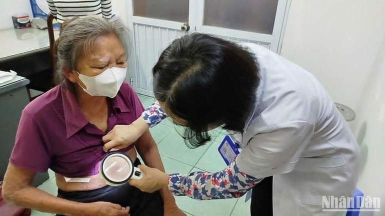 Bệnh viện có 2 cơ sở với chức năng, nhiệm vụ hoàn toàn khác nhau nên việc đầu tư thường dàn trải, không hiệu quả.