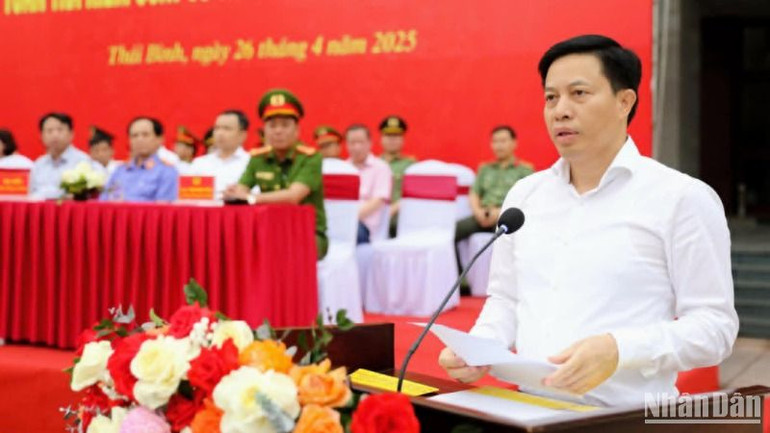 Đồng chí Lại Văn Hoàn, Phó Chủ tịch Ủy ban nhân dân tỉnh, Trưởng Ban chỉ đạo 138 tỉnh Thái Bình phát biểu tại buổi lễ.