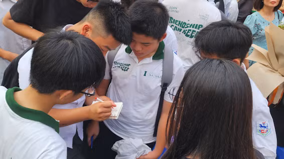 Những dòng lưu bút. Những dòng lưu bút.