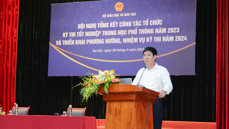 Phó Giáo sư, Tiến sĩ Huỳnh Văn Chương, Cục trưởng Quản lý chất lượng phát biểu ý kiến.