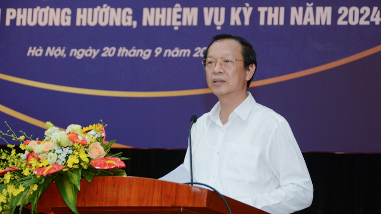 Thứ trưởng Giáo dục và Đào tạo Phạm Ngọc Thưởng phát biểu ý kiến.