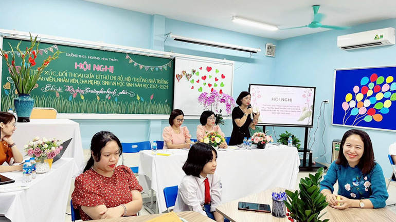 Đối thoại tại Trường trung học cơ sở Hoàng Hoa Thám