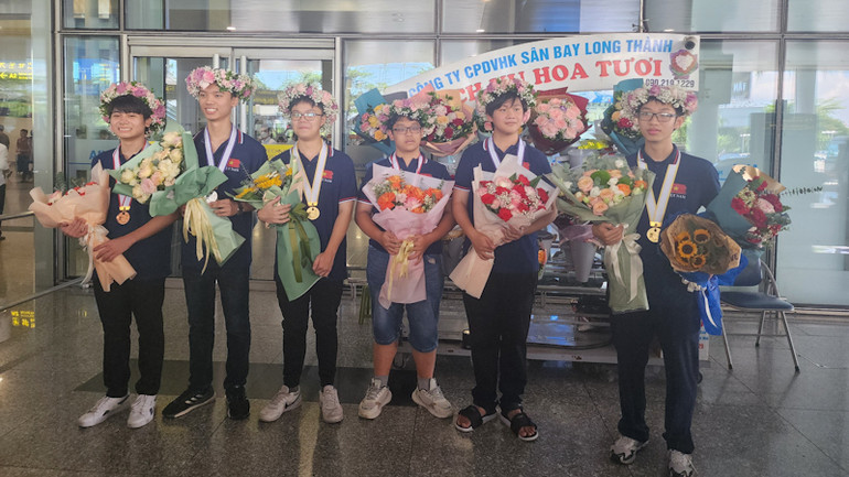 6 học sinh đoạt giải.