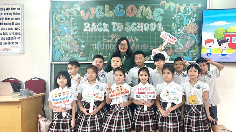 Học sinh lớp 3A4, Trường tiểu học Chu Văn An (Tây Hồ, Hà Nội) nhận lớp học ngày 2/8/2023.