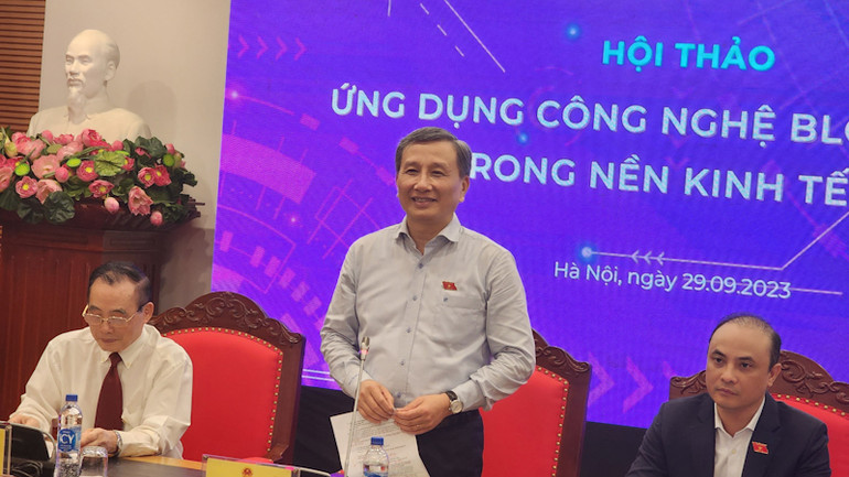 Đồng chí Lê Quang Huy, Ủy viên Ban Chấp hành Trung ương Đảng, Chủ nhiệm Ủy ban Ủy ban Khoa học, Công nghệ và Môi trường phát biểu ý kiến. Đồng chí Lê Quang Huy, Ủy viên Ban Chấp hành Trung ương Đảng, Chủ nhiệm Ủy ban Ủy ban Khoa học, Công nghệ và Môi trường phát biểu ý kiến.
