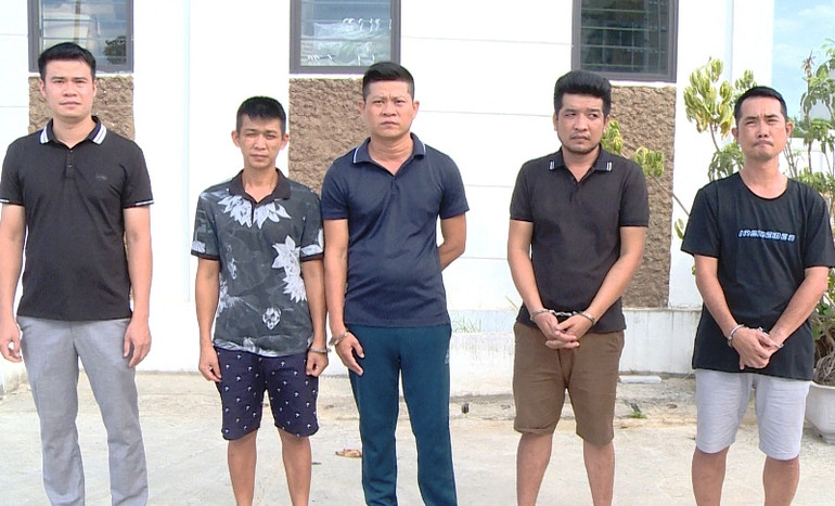 Các đối tượng bị cơ quan công an bắt giữ. Các đối tượng bị cơ quan công an bắt giữ.