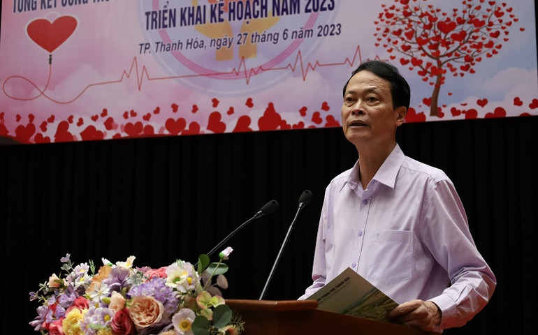 Đại diện Ban chỉ đạo thành phố Thanh Hóa kêu gọi các tầng lớp nhân dân tình nguyện hiến máu nhân đạo.