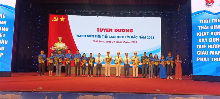 Tỉnh ủy Thái Bình biểu dương thanh niên tiến tiến làm theo lời Bác.