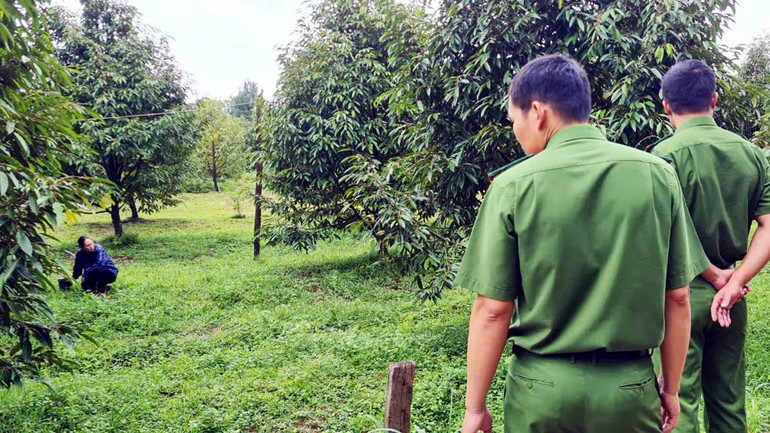 Cơ quan Công an ghi nhận, khám nghiệm hiện trường vụ việc.