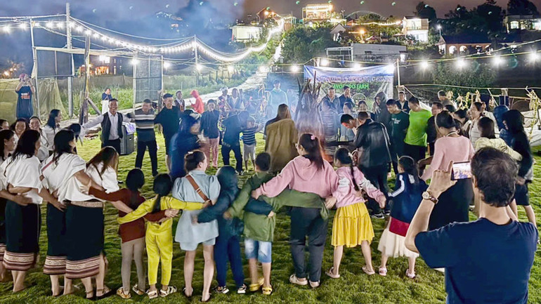 Du khách đến với điểm du lịch Avocado Farm, huyện Đơn Dương, Lâm Đồng dịp Lễ 2/9. Du khách đến với điểm du lịch Avocado Farm, huyện Đơn Dương, Lâm Đồng dịp Lễ 2/9.