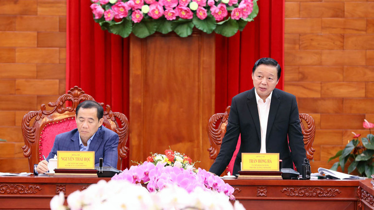 Phó Thủ tướng Trần Hồng Hà phát biểu ý kiến tại buổi làm việc.